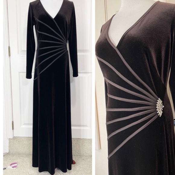 Tadashi Shoji Black Velvet LongSleeve Sparkly Jewel Pendant Side MaxiDress NWT S - Picture 4 of 16